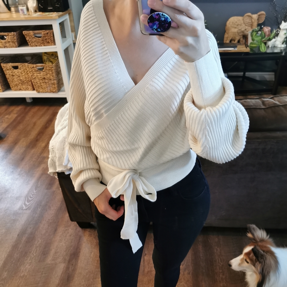 Double V tie up sweater